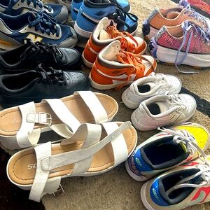 multiple colors one parachute cost $10 for all them cost 140$ they are used shoe